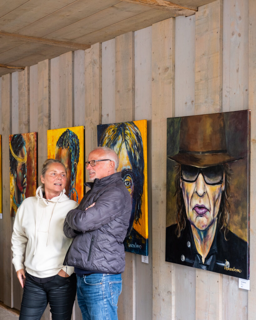 Bild 1727 | Unknown People bei Wilma Striebing - van den Brand,  Arboretum Grenzenlust