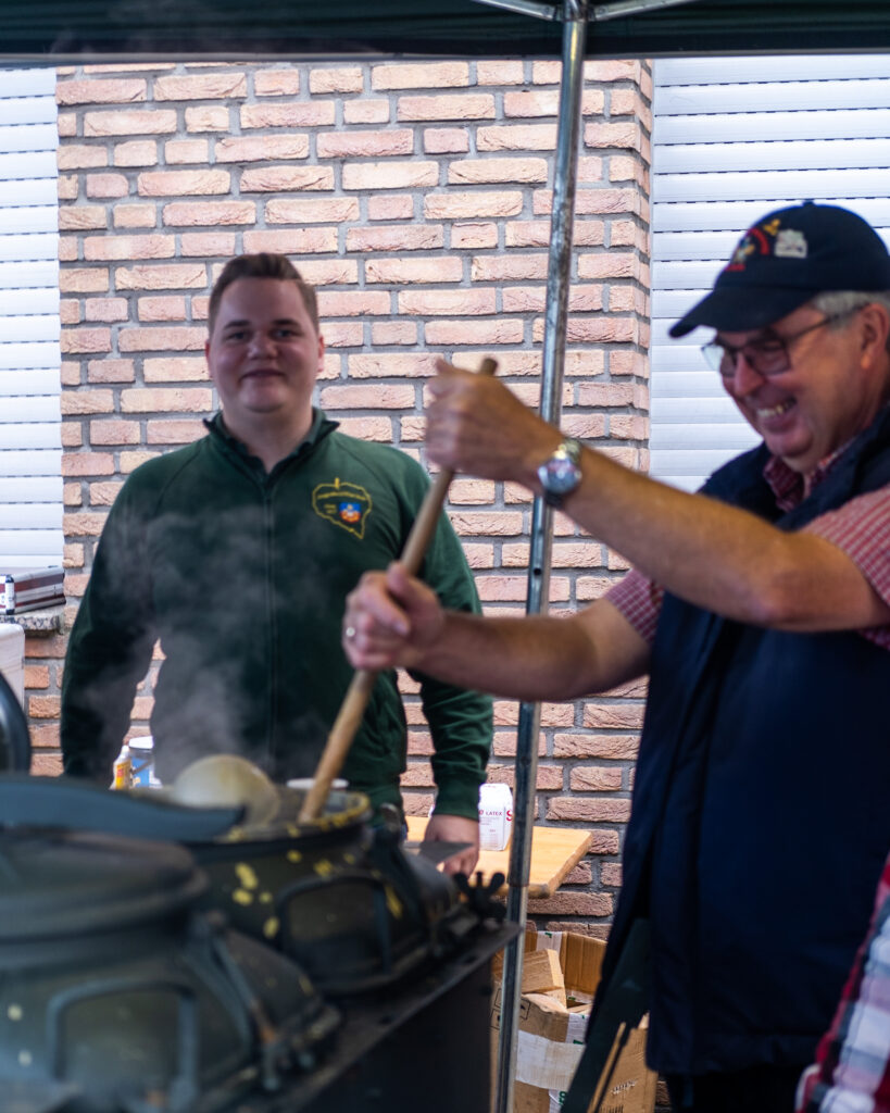 Bild 3116 | Erbsensuppe aus der Gulaschkanone, Treckerfreunde Hünxe