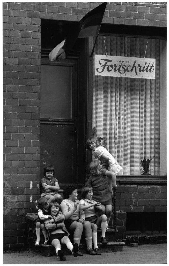 08 VEB-Fortschritt, Rostock, DDR, 1974 © Barbara Klemm
