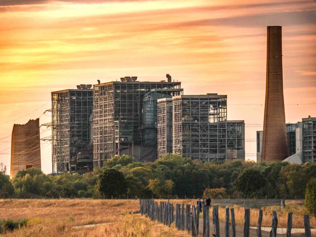 Bild 2 - Kraftwerk Voerde, skelettiert